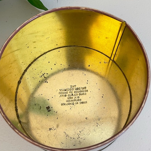 Vintage Walt Disney Snow White & The Seven Dwarfs Candy Tin - Picture 12 of 15